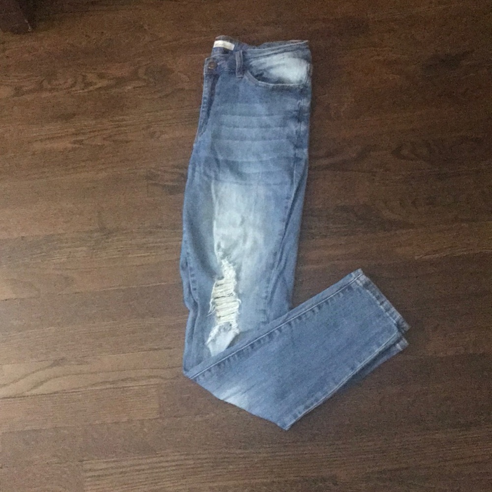 Women’s distressed jeans